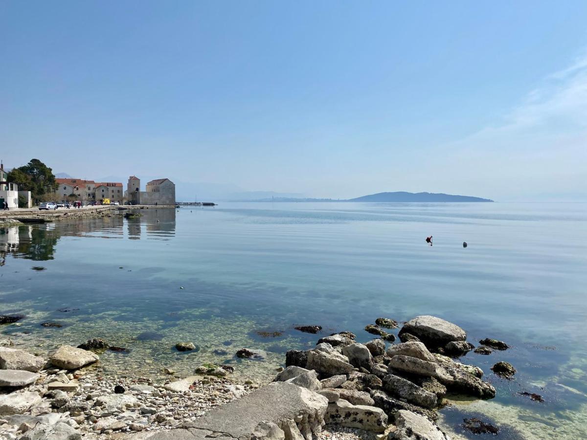 Sunny Apartment By The Beach Kaštel Štafilić Dış mekan fotoğraf
