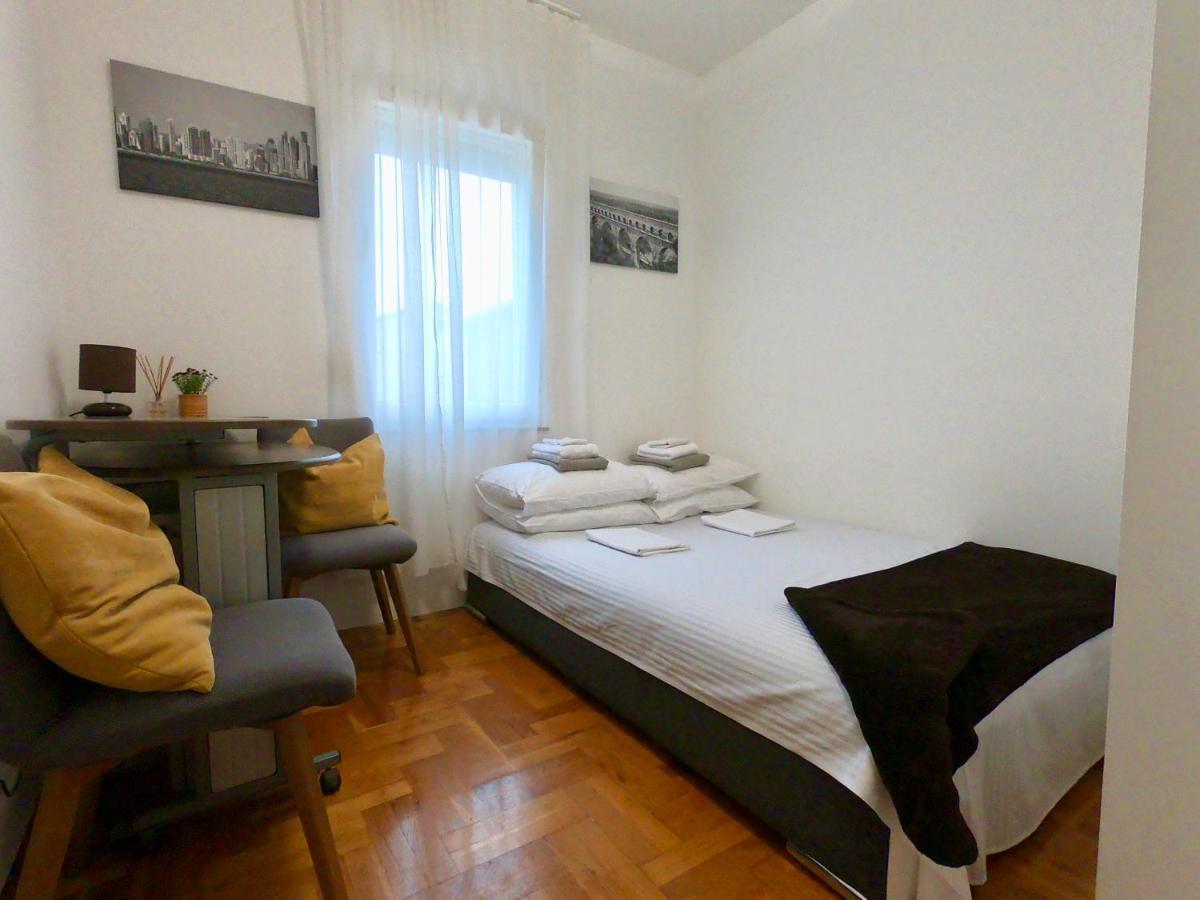 Sunny Apartment By The Beach Kaštel Štafilić Dış mekan fotoğraf